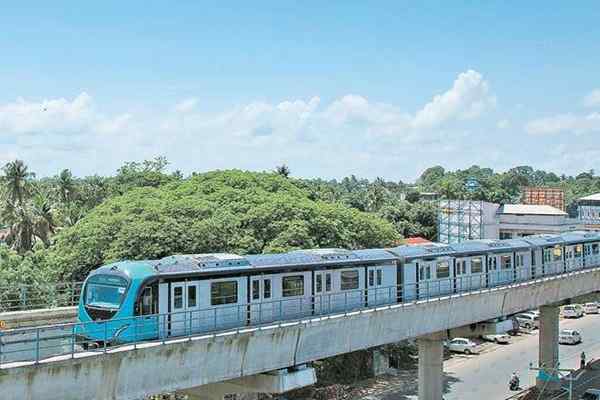 Kochi Metro notices cracks in metro pillars, Sreedharan inspects the misalignment