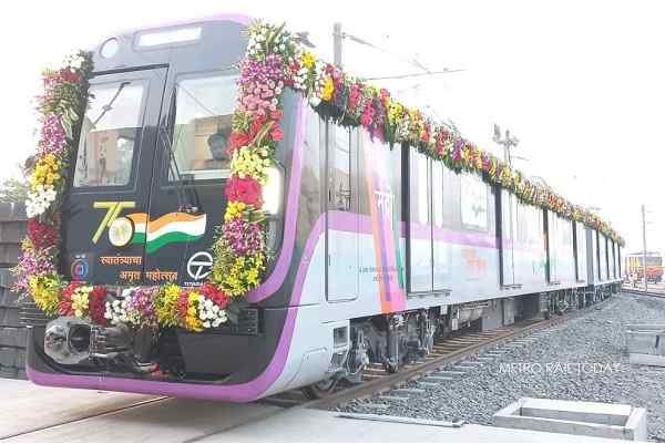 Titagarh Wagons unveils India's first Aluminium made Metro Train for Pune Metro Project